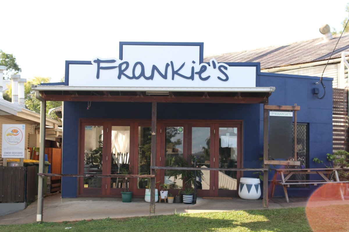 FRANKIE’S CAFÉ – WOOMBYE